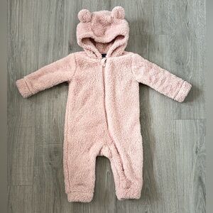 Baby Gap, Ultra Fluffy and Soft One Piece for Baby Girl, 12-18M, Great Condition